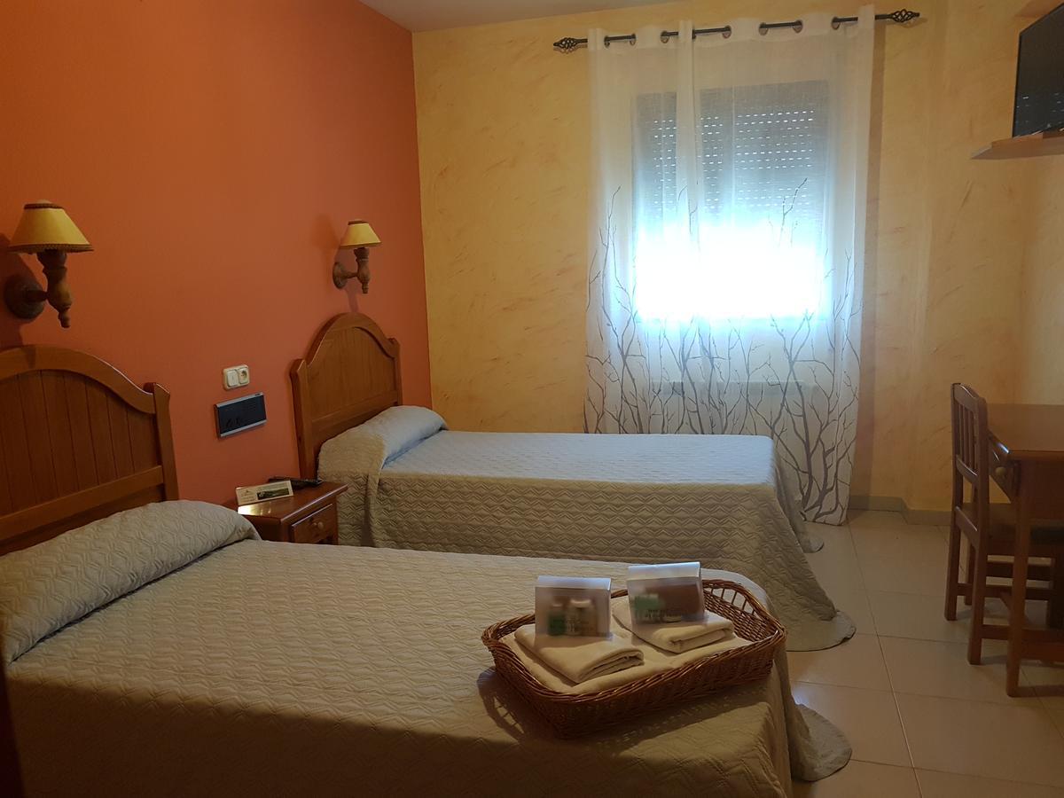 Hotel Carvajal Torrejón el Rubio Zewnętrze zdjęcie